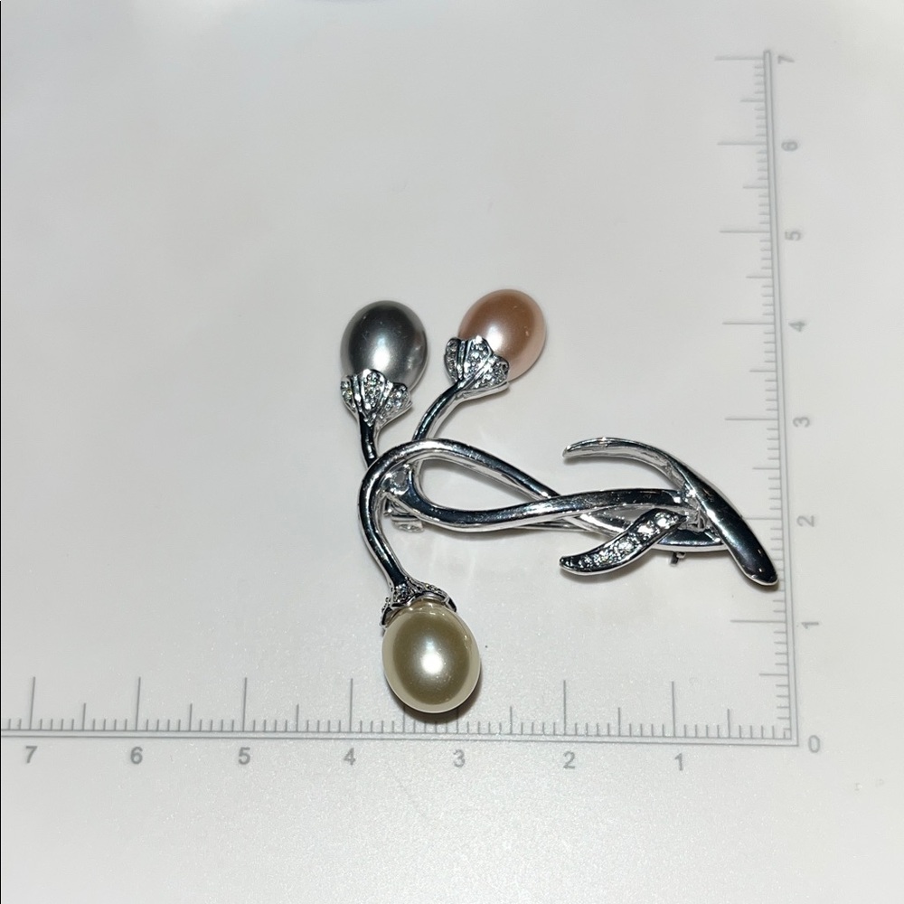 Vintage Silver-Tone Floral Brooch